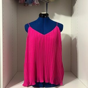 She & Sky pink pleated tank size L